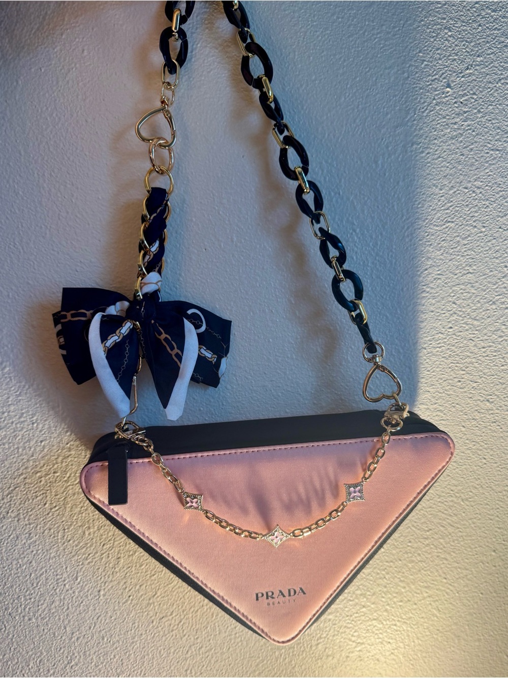 PRADA beauty paradoxe Pink Triangle with black gold hardware - Picture 5 of 9